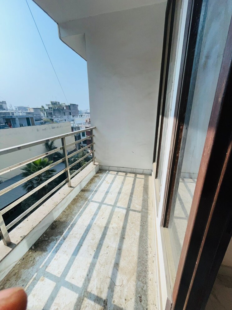 Balcony, freedom fighters enclave 1 Bedroom 450 Sq.Ft. Builder Floor In Freedom Fighters Enclave Delhi 9831950