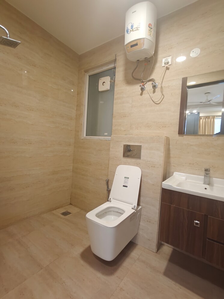 Master Bedroom, aradhya-homes 4 Bedroom 2100 Sq.Ft. Apartment In Sector 67a Gurgaon 9831987