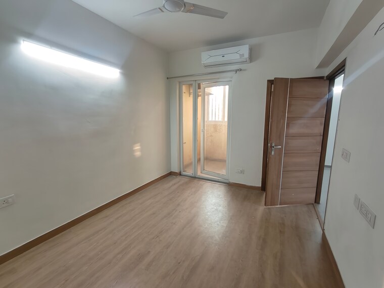 Room, tulip-yellow 3 Bedroom 1704 Sq.Ft. Apartment In Sector 69 Gurgaon 9832151