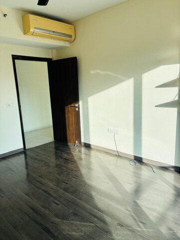 Room in 3 BHK Apartment at Tata Primanti Phase 2, Sector 72 – for Rent