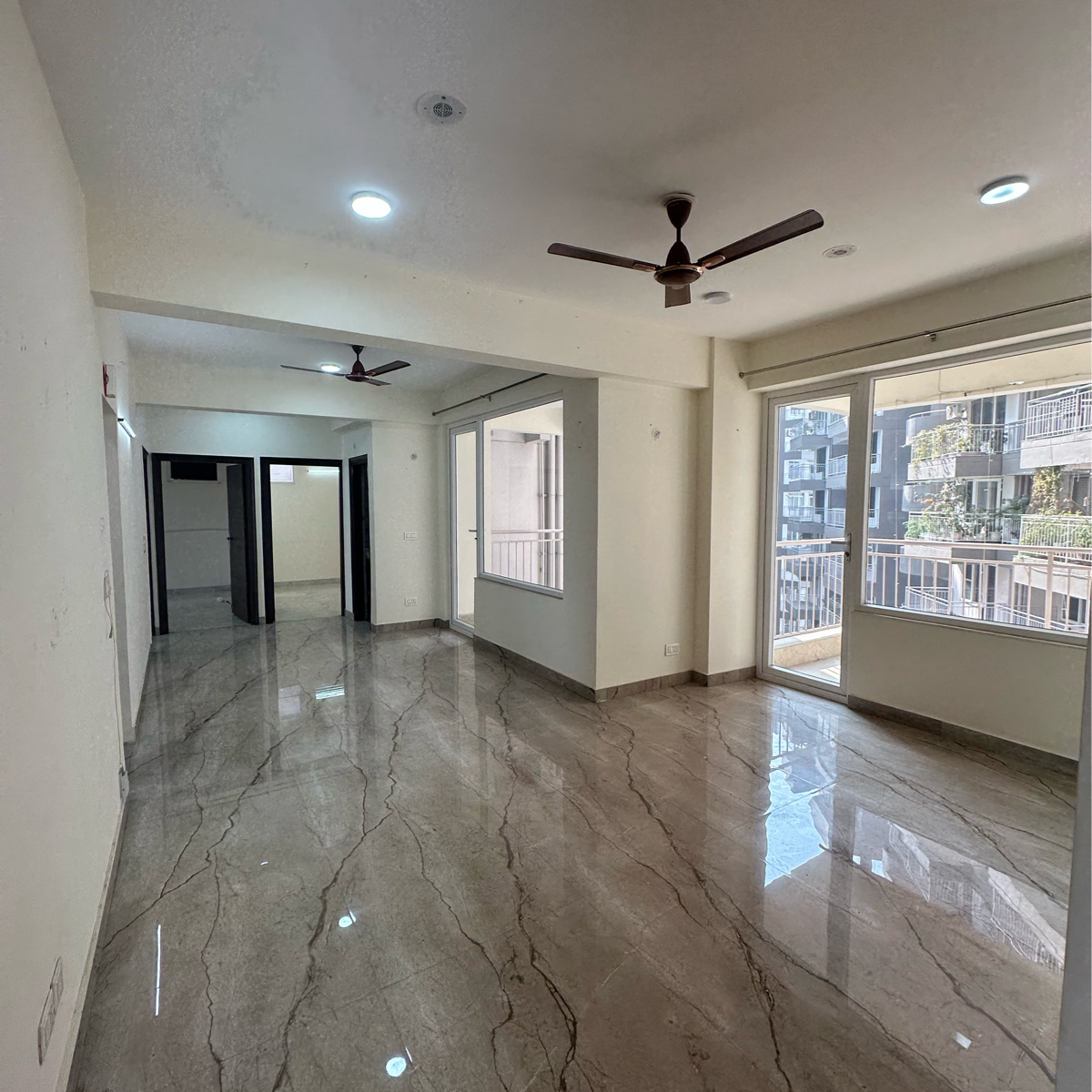 3.5 BHK + Servant Room 2000 Sq.Ft. Apartment in Ram Shanti Apartment