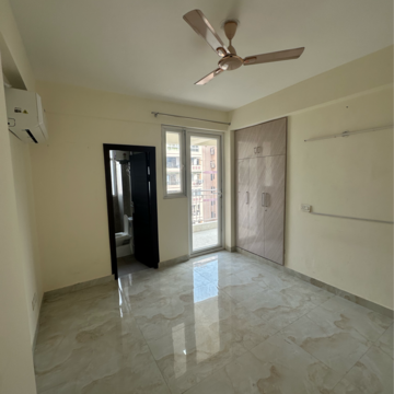Room in 3.5 BHK Apartment at Ram Shanti Apartment, Sarswati Kunj ii – for Rent