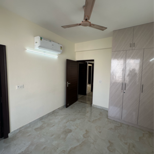 Room in 3.5 BHK Apartment at Ram Shanti Apartment, Sarswati Kunj ii – for Rent