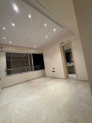 Room in 3.5 BHK Apartment at Marathon Monte South, Byculla West – for Rent