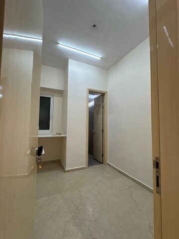 Room in 3.5 BHK Apartment at Marathon Monte South, Byculla West – for Rent