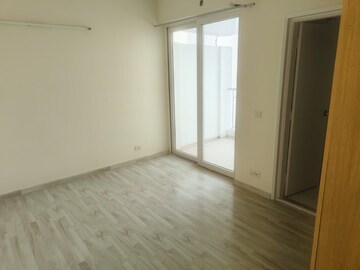 Room in 4 BHK Apartment at CHD Avenue 71, Sector 71 – for Rent