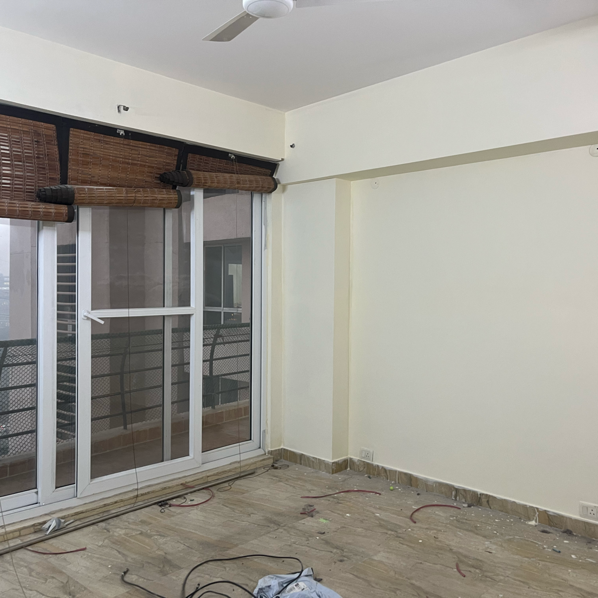 3 BHK + Servant Room Apartment For Rent in Unitech Escape