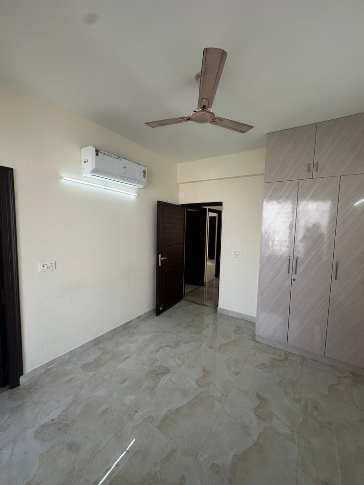 Room, ram-shanti-apartment 3 Bedroom 2300 Sq.Ft. Apartment In Sector 52 Gurgaon 9832385