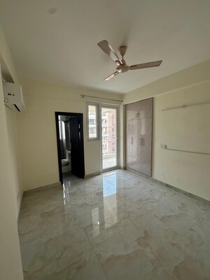 Room in 3 BHK Apartment at Ram Shanti Apartment, Sector 52 – for Rent
