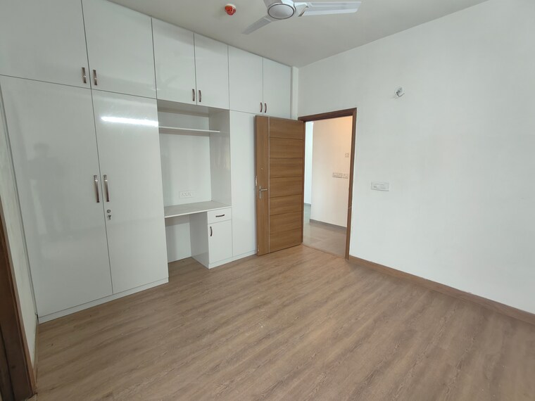 Room, tulip-yellow 3 Bedroom 1704 Sq.Ft. Apartment In Sector 69 Gurgaon 9832390