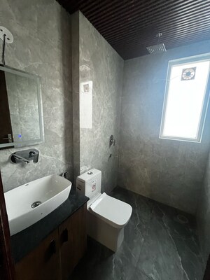 Bathroom in 1 BHK Builder Floor at Sector 57 – for Rent