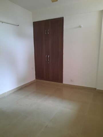 Room in 2 BHK Apartment at Supertech Cape Town, Sector 74 – for Rent