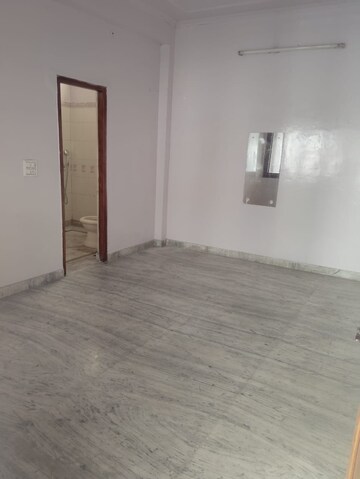 Room in 3 BHK Apartment at New Friends Colony – for Rent