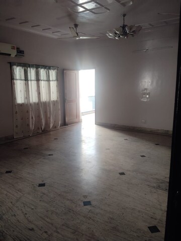 3 BHK Apartment For Rent in New Friends Colony