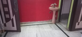 2 BHK Builder Floor for Rent in Om Vihar, Delhi