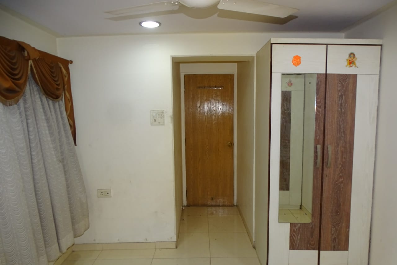 2 BHK + Pooja Room,Servant Room Apartment For Rent in Radius Central Park