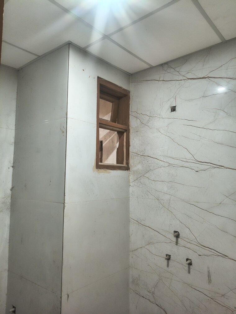 Bathroom, deep-homes-sector-73 3 Bedroom 1400 Sq.Ft. Builder Floor In Sector 73 Noida 9833085