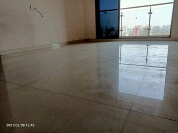 Room in 2.5 BHK Apartment at L And T Seawoods Residences, Seawoods – for Sale