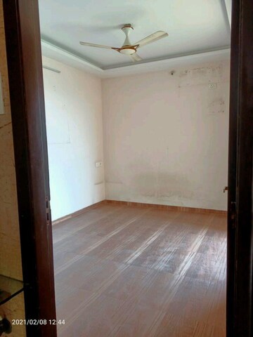 Room in 2.5 BHK Apartment at L And T Seawoods Residences, Seawoods – for Sale