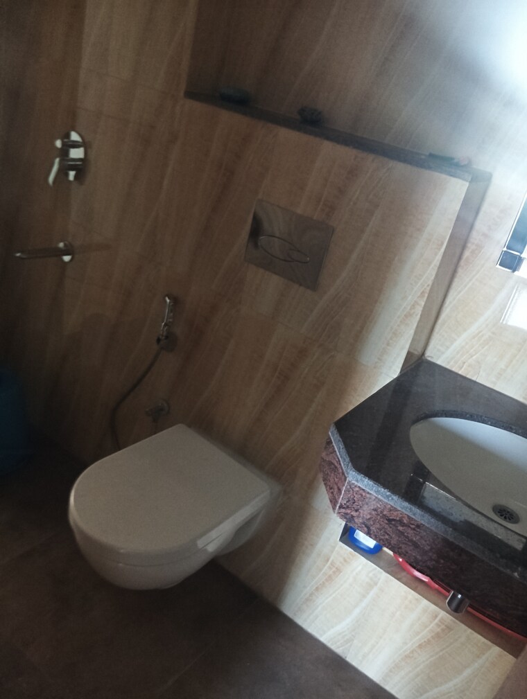 Bathroom, raunak-residency-thane 1 Bedroom 422 Sq.Ft. Apartment In Pokhran Road No One Thane 9833102