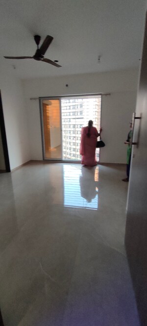 Room in 2 BHK Apartment at Konark Zen Gardens, Kandivali West – for Rent