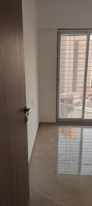 Room in 2 BHK Apartment at Konark Zen Gardens, Kandivali West – for Rent