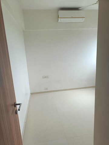 3 BHK Apartment For Rent in Lodha Amara, Kolshet Road