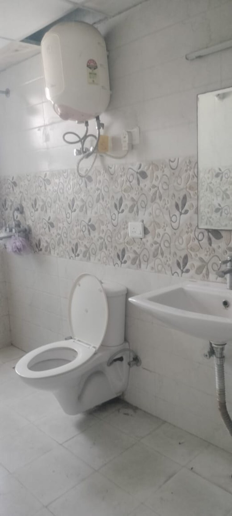 Bathroom, charms-castle 3.5 Bedroom 1850 Sq.Ft. Apartment In Raj Nagar Extension Ghaziabad 9833331
