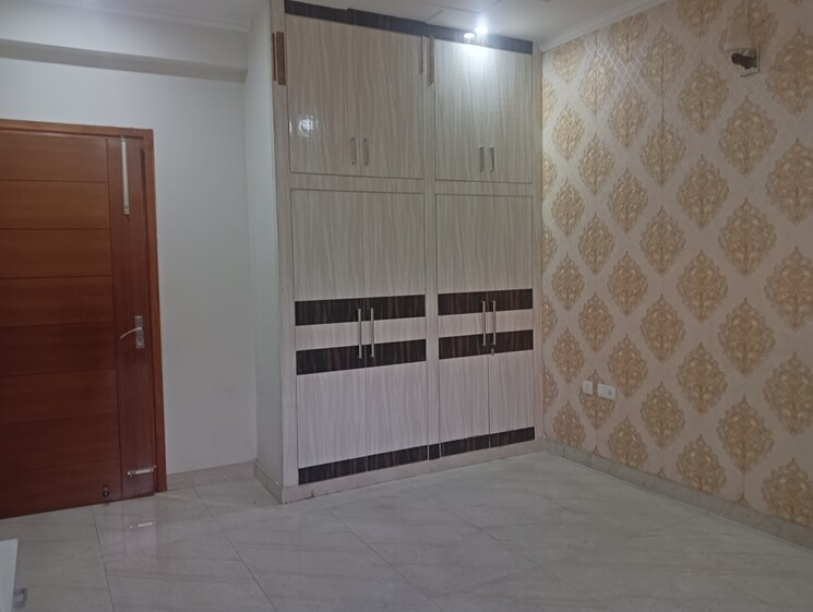 Room, uppal-southend 3 Bedroom 2200 Sq.Ft. Builder Floor In Sector 49 Gurgaon 9833959