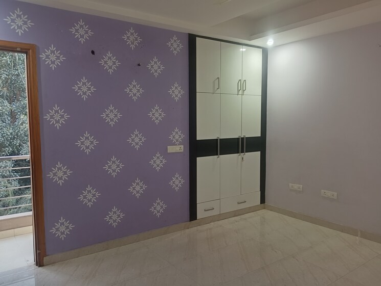 Room, uppal-southend 3 Bedroom 2200 Sq.Ft. Builder Floor In Sector 49 Gurgaon 9833959