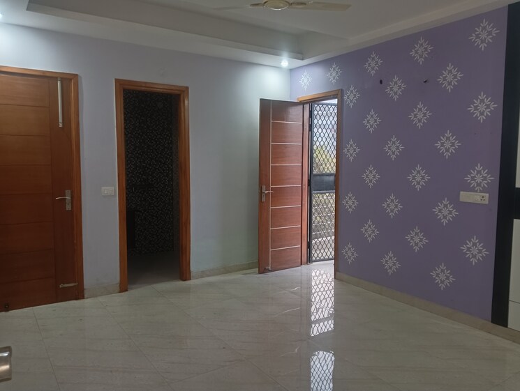 Room, uppal-southend 3 Bedroom 2200 Sq.Ft. Builder Floor In Sector 49 Gurgaon 9833959