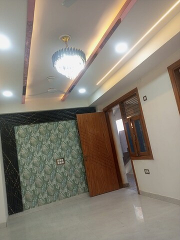 Room in 2 BHK Builder Floor at MM House, Sector 73 – for Sale
