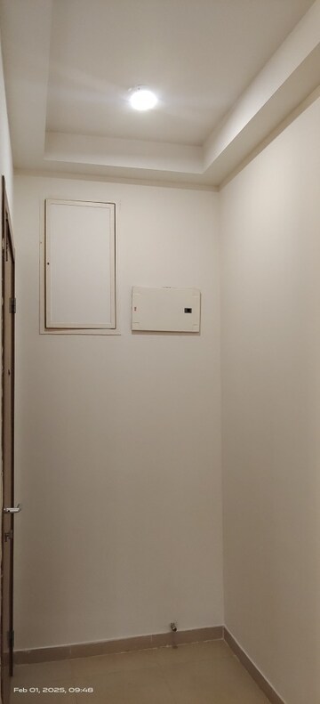 Room in 2.5 BHK Apartment at Bhartiya Nikoo Homes, Thanisandra Main Road – for Rent