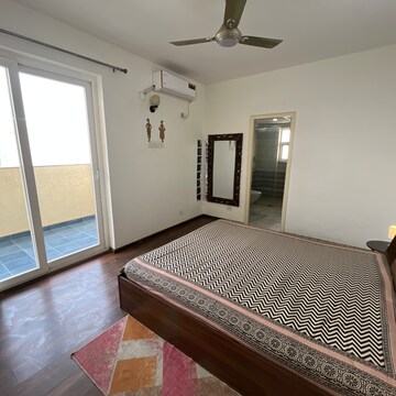 Bedroom in 3 BHK Builder Floor at Supertech Araville, Sector 79 – for Rent