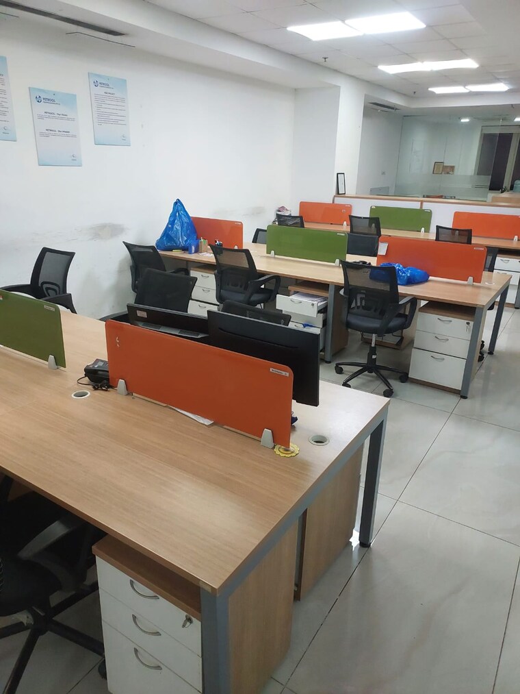 Team Area, lodha-supremus-2 Commercial Office Space 1600 Sq.Ft. In Wagle Industrial Estate Thane 9834214