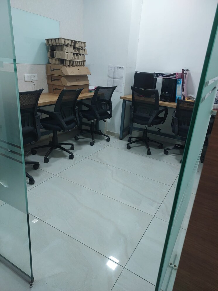 Team Area, lodha-supremus-2 Commercial Office Space 1600 Sq.Ft. In Wagle Industrial Estate Thane 9834214