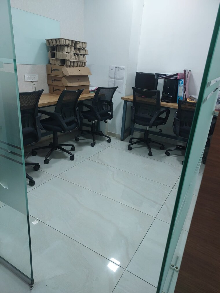 Team Area, lodha-supremus-2 Commercial Office Space 1600 Sq.Ft. In Wagle Industrial Estate Thane 9834214