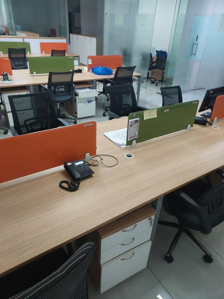 Team Area, lodha-supremus-2 Commercial Office Space 1600 Sq.Ft. In Wagle Industrial Estate Thane 9834214