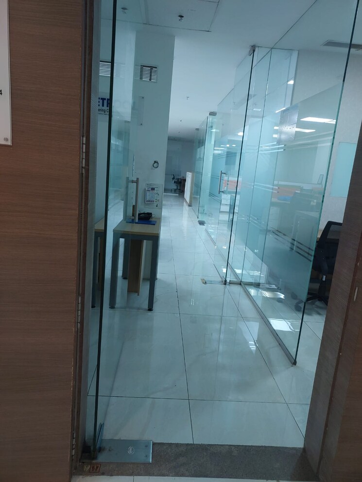 Bathroom, lodha-supremus-2 Commercial Office Space 1600 Sq.Ft. In Wagle Industrial Estate Thane 9834214