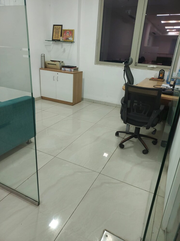Team Area, lodha-supremus-2 Commercial Office Space 1600 Sq.Ft. In Wagle Industrial Estate Thane 9834214