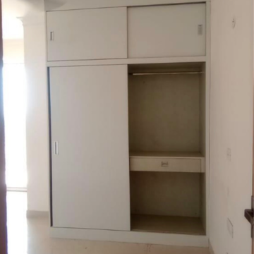 Room in 3 BHK Apartment at Pareena Coban Residences, Sector 99a – for Rent