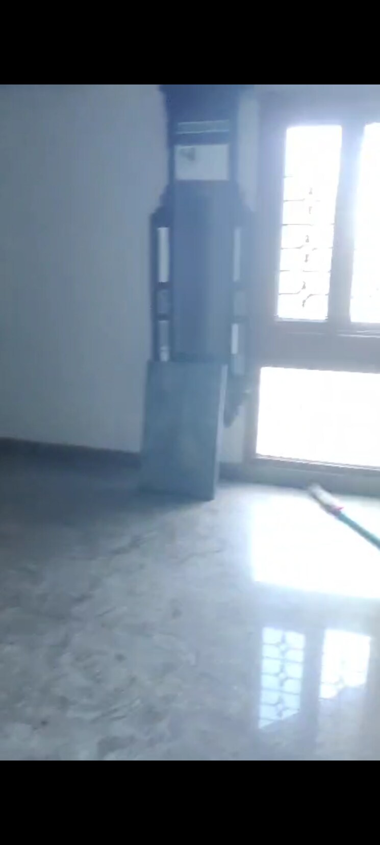 Room, sector 28 3.5 Bedroom 2200 Sq.Ft. Villa In Sector 28 Noida 9834225