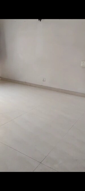 Room in 3.5 BHK Villa at Sector 28 – for Rent