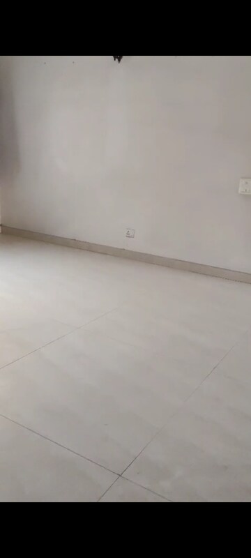 Room in 3.5 BHK Villa at Sector 28 – for Rent