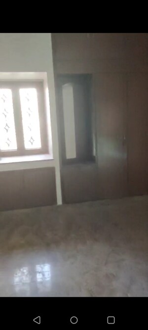 Room in 3.5 BHK Villa at Sector 28 – for Rent