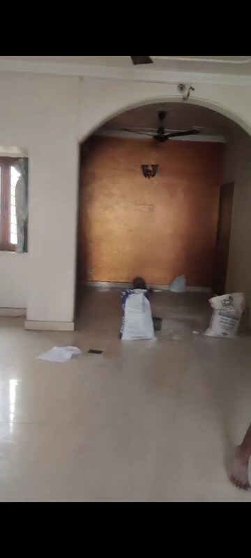 Room in 3.5 BHK Villa at Sector 28 – for Rent