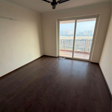 Room in 3 BHK Apartment at Pareena Express Heights, Sector 99 – for Rent