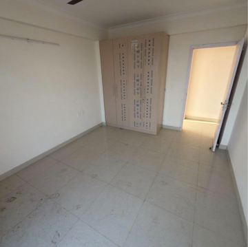 Room in 3 BHK Apartment at Pareena Express Heights, Sector 99 – for Rent
