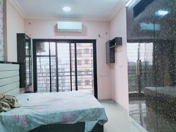 Bedroom in 2 BHK Apartment at Raheja Heights Phase 2, Goregaon East – for Rent