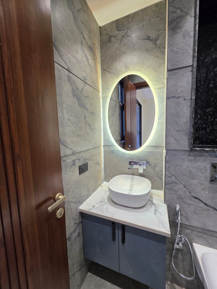 Bathroom, sushant-vyapaar-kendra 3 Bedroom 2050 Sq.Ft. Builder Floor In Sector 43 Gurgaon 9834420